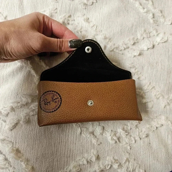 Ray-Ban Case - Picture 4 of 6